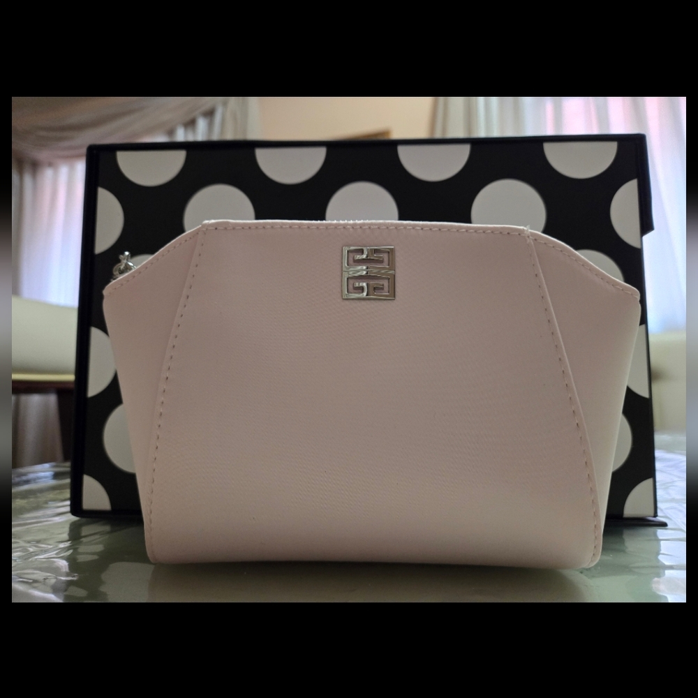 ✨️Givenchy Pouch✨️